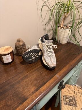 The North Face Women's Vectiv Escape Knit trail running shoes.